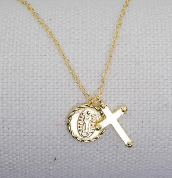 Collar de cruz de plata bañada en oro y Guadalupe