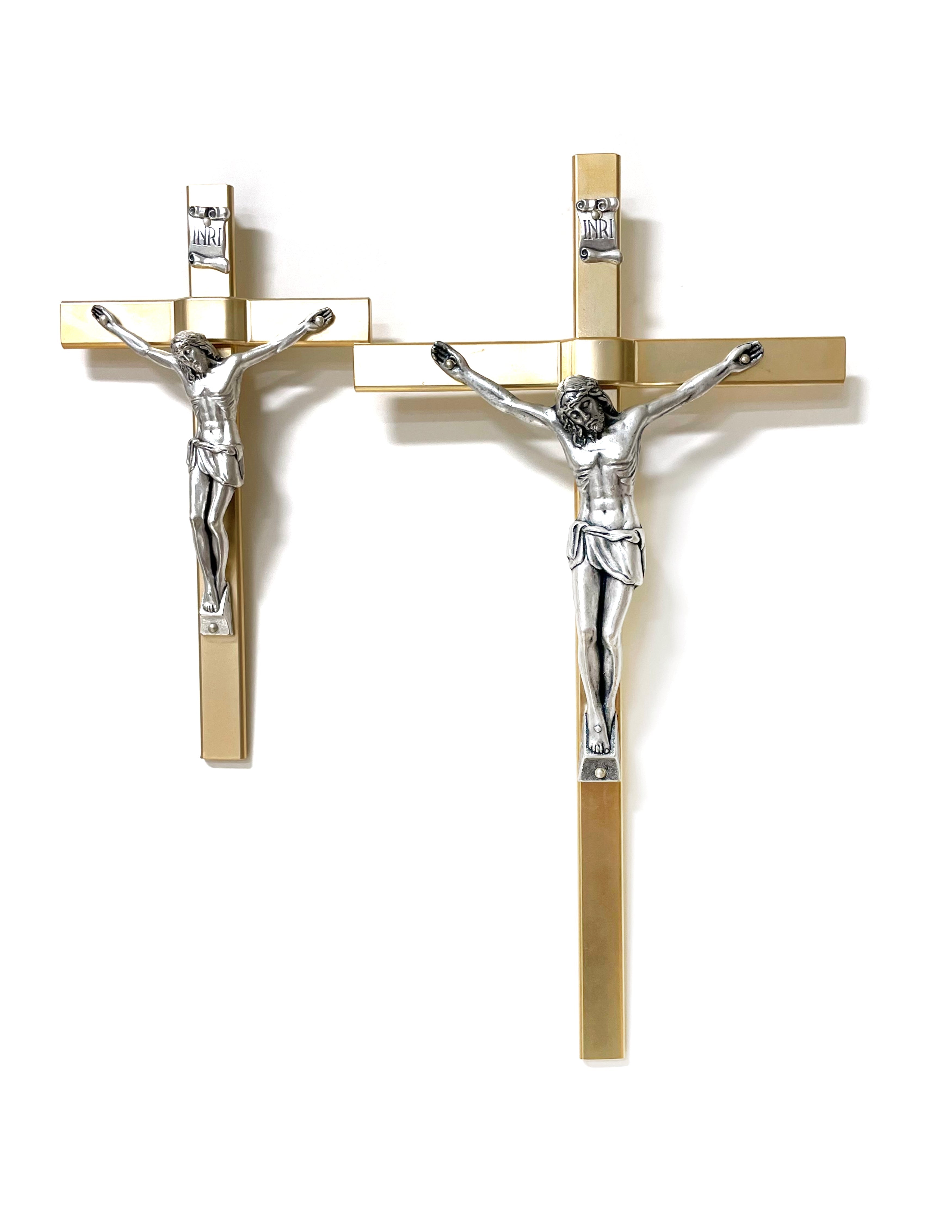 Crucifijos de oro y plata fabricados en Italia