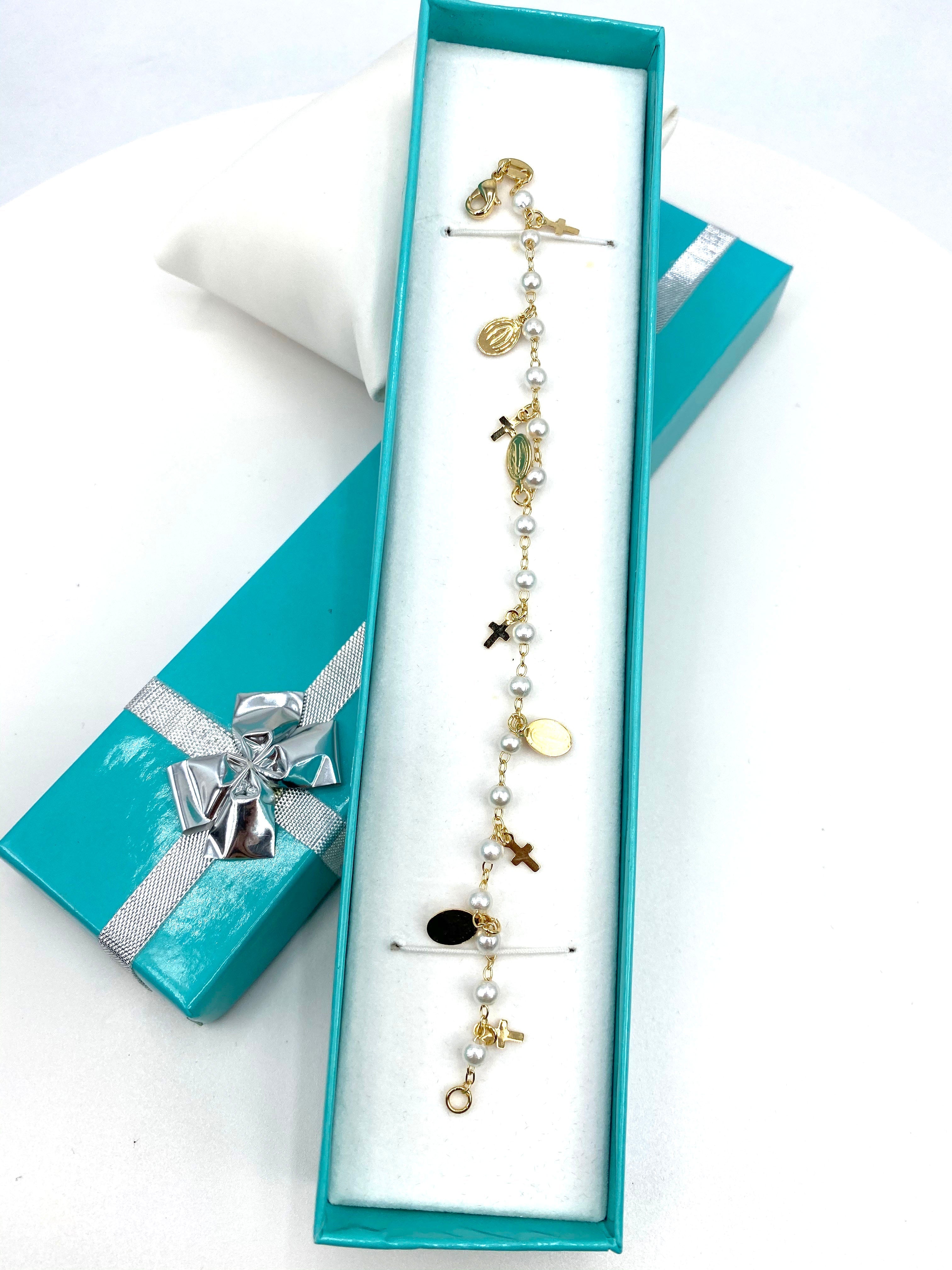 Bracelet  with simulated pearls and Our Lady of Grace and crosses charms