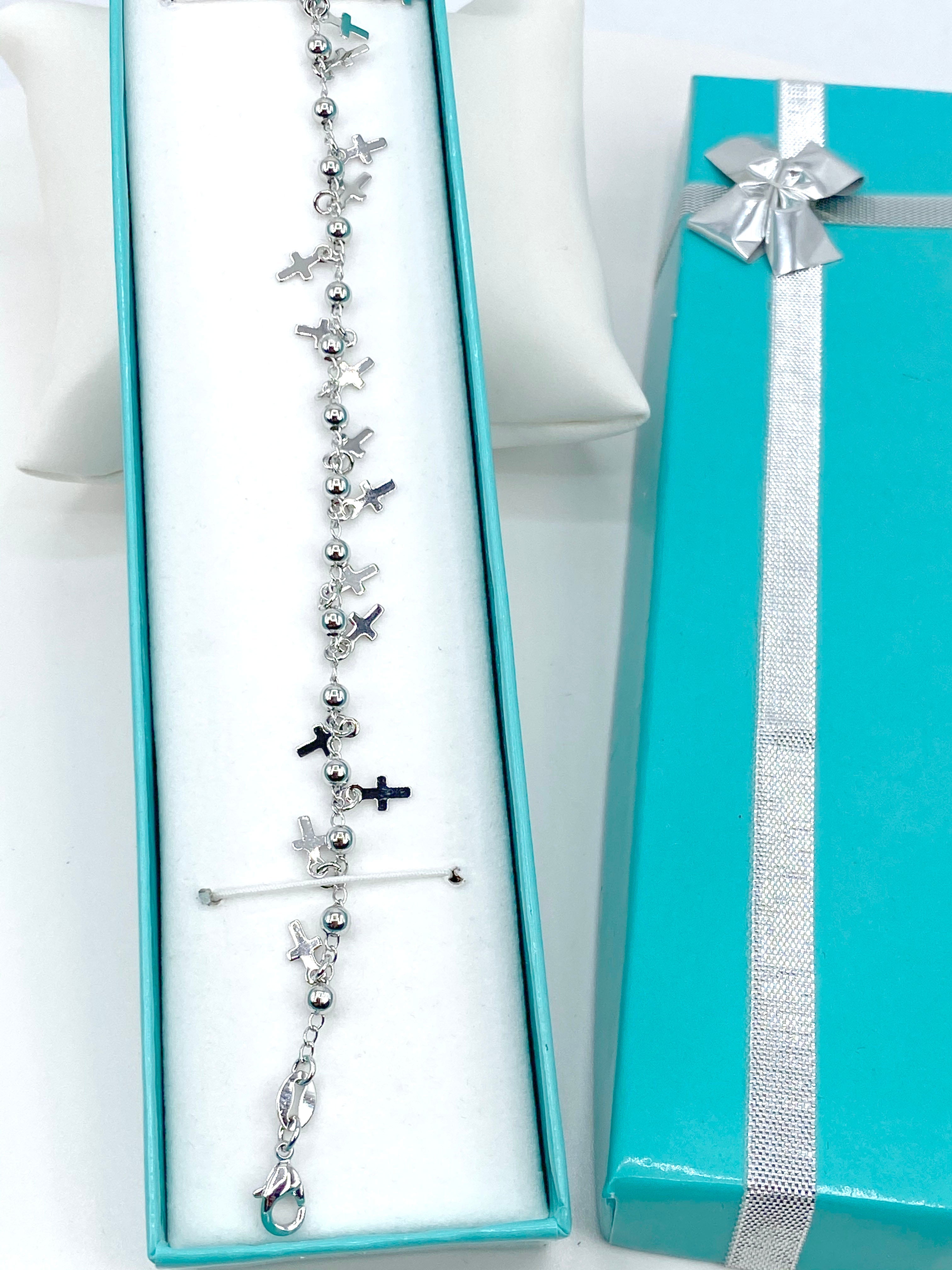 Pulsera con dijes de cruz