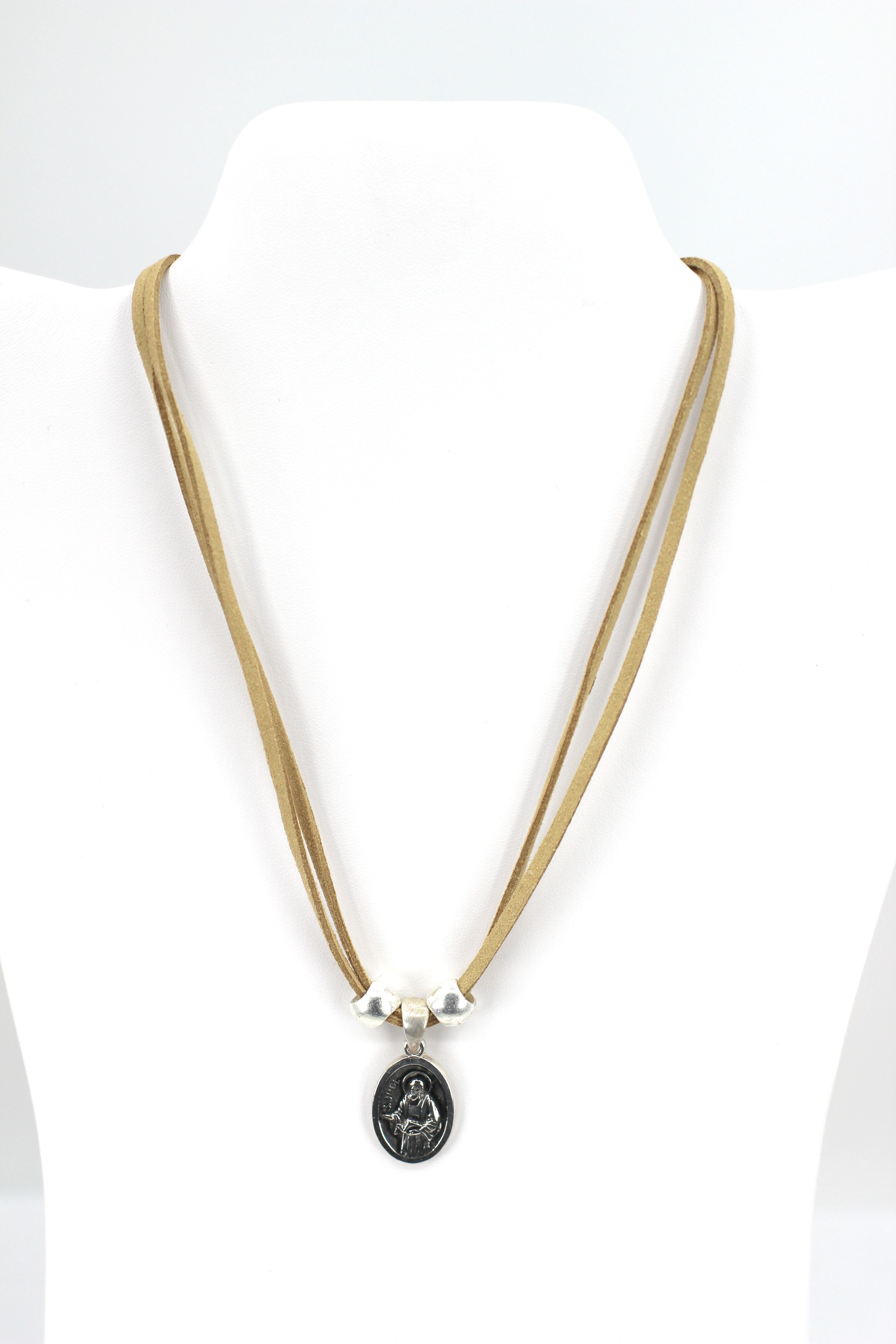 Collar Vintage de San Judas Tadeo Joyería Artesanal con Correa de Cuero Genuino de Graciela's Collection