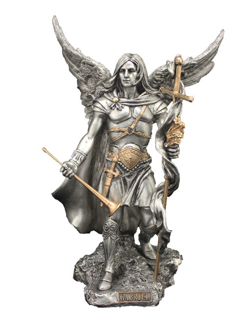 Una estatua del Arcángel Gabriel de Veronés con acabado estilo peltre con reflejos dorados, 9".