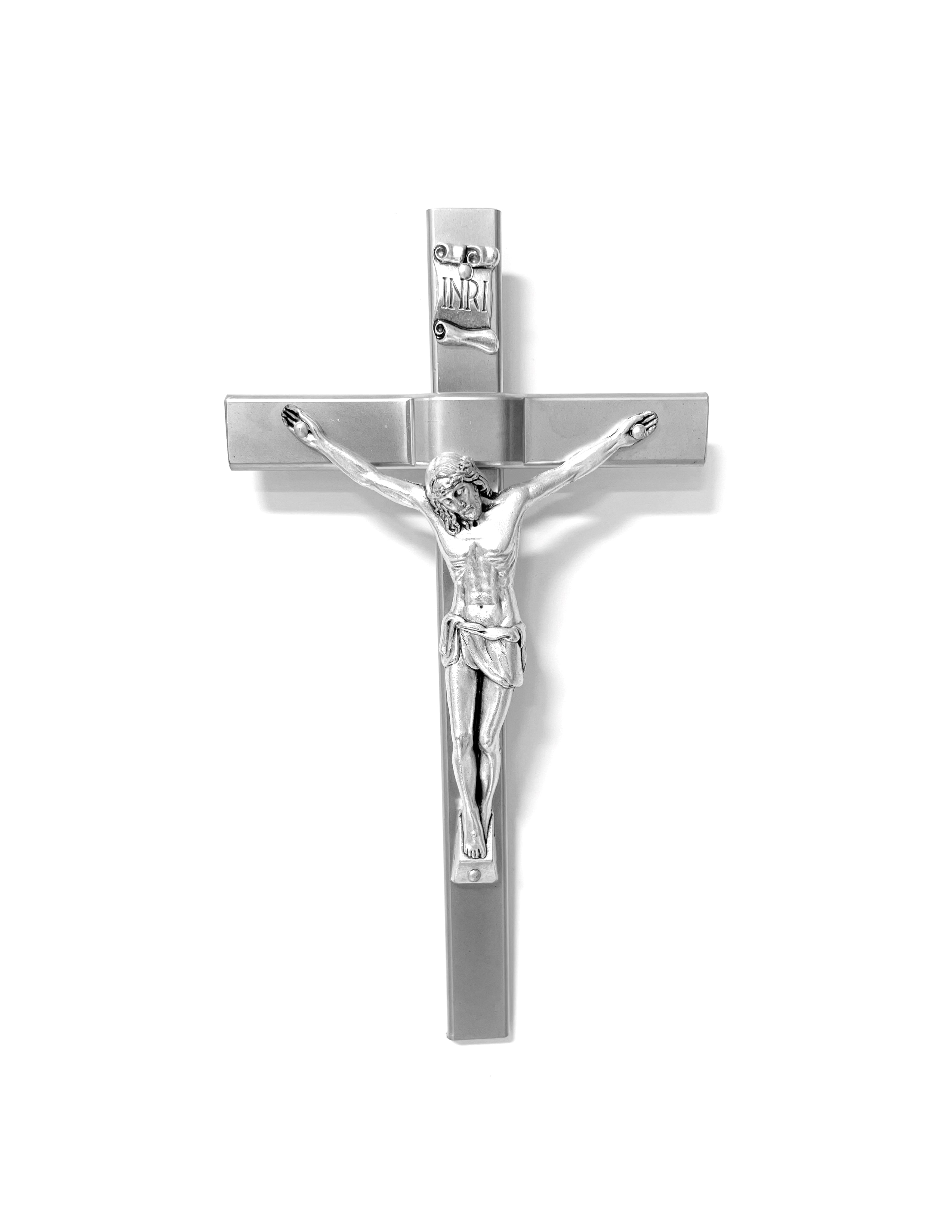 Crucifijos de oro y plata fabricados en Italia