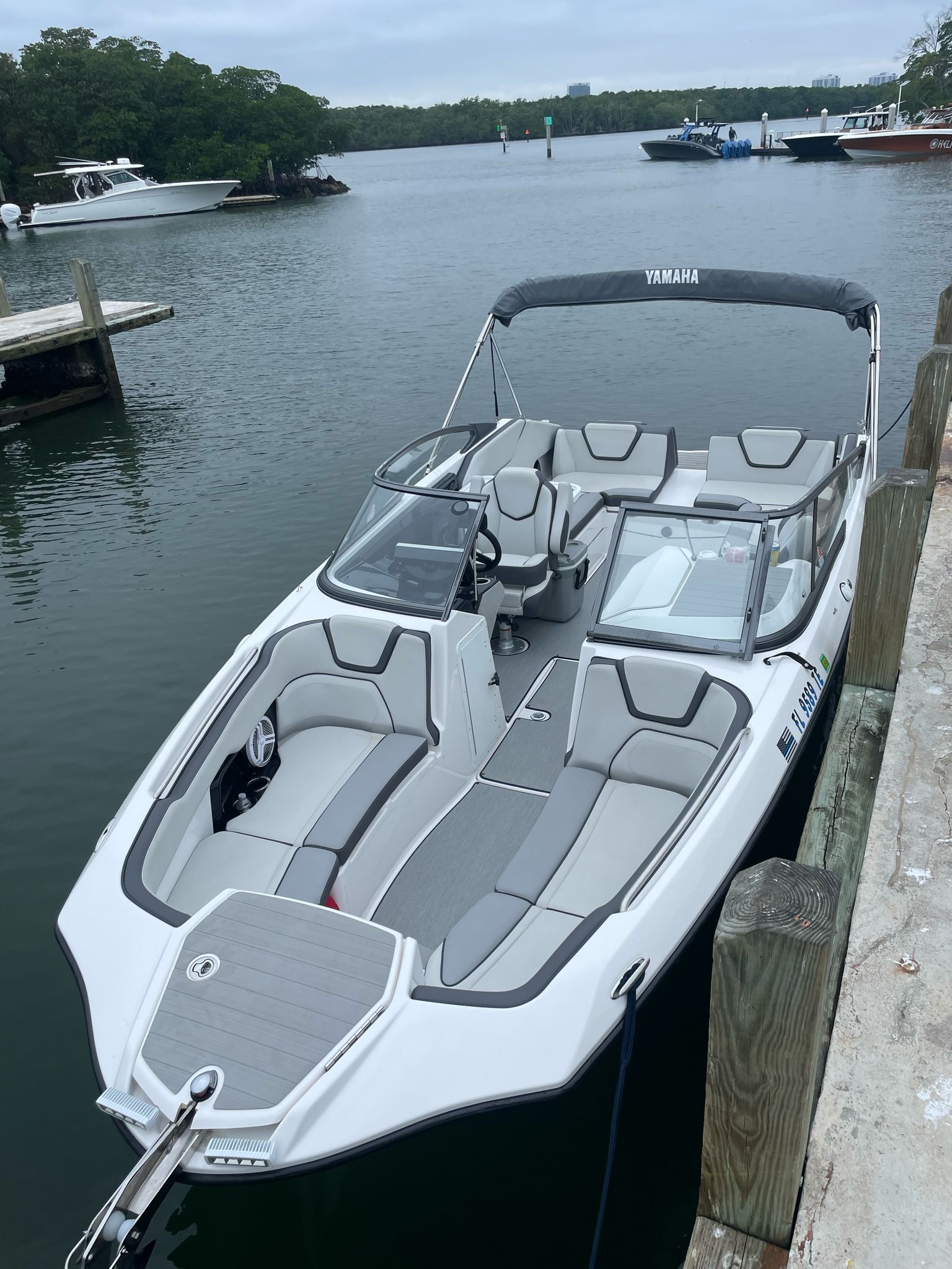 La mejor aventura en barco privado en Miami: ¡lujo, diversión y emociones te esperan!