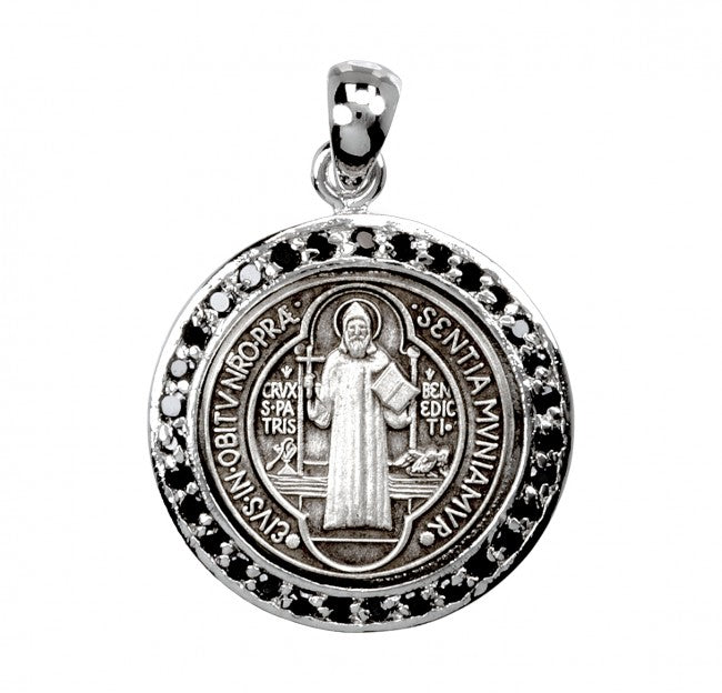 Medalla redonda de San Benito en plata de ley con circonitas negras