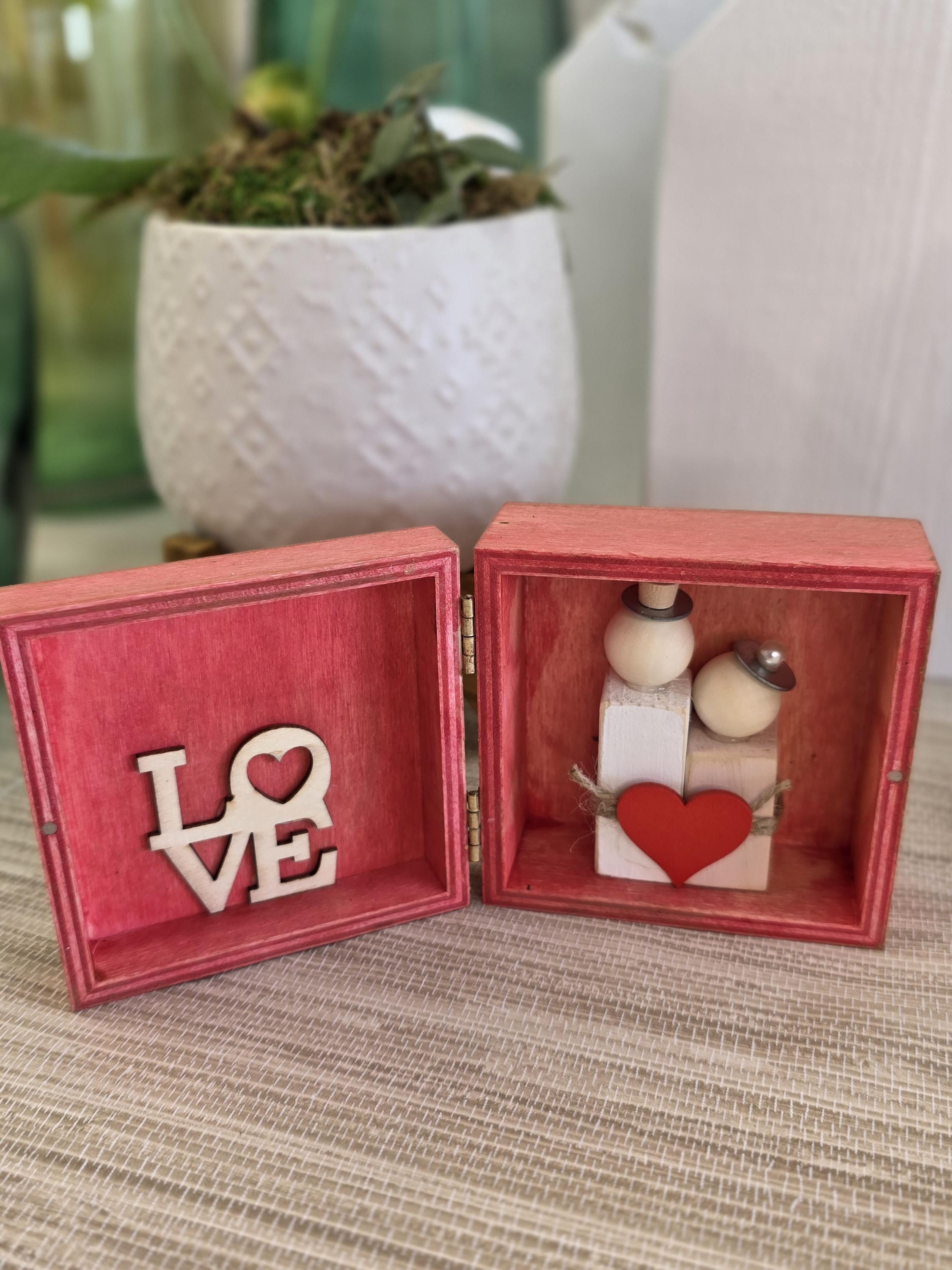 Valentine's People Wooden Blocks - Couple LOVE in red box Ref . 004