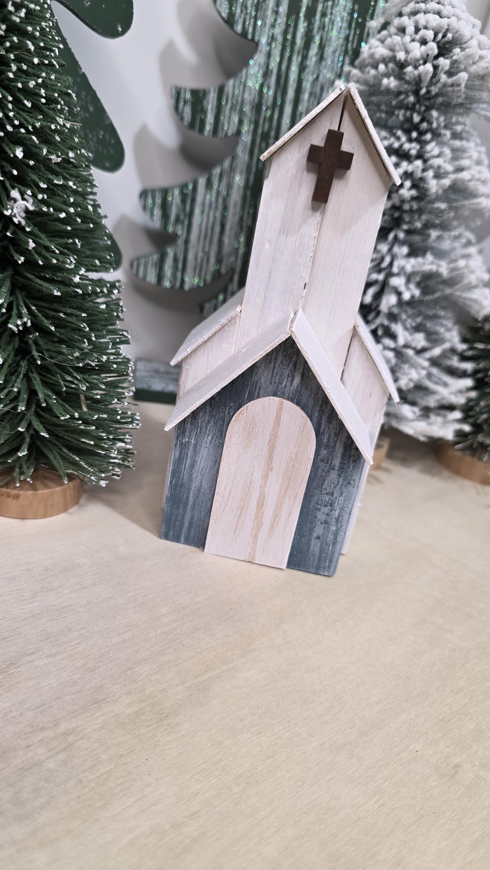 Christmas Church Church with hooks Ref. 010