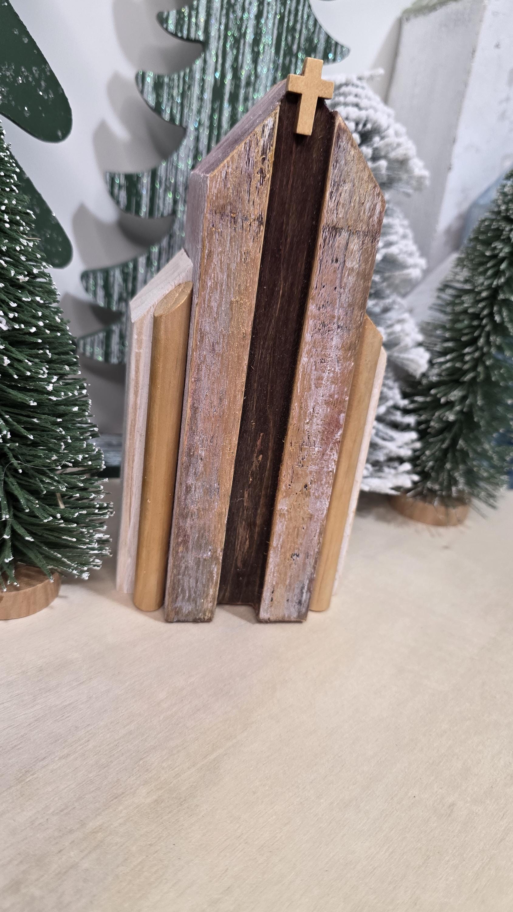 Christmas Church Church with hooks Ref. 010