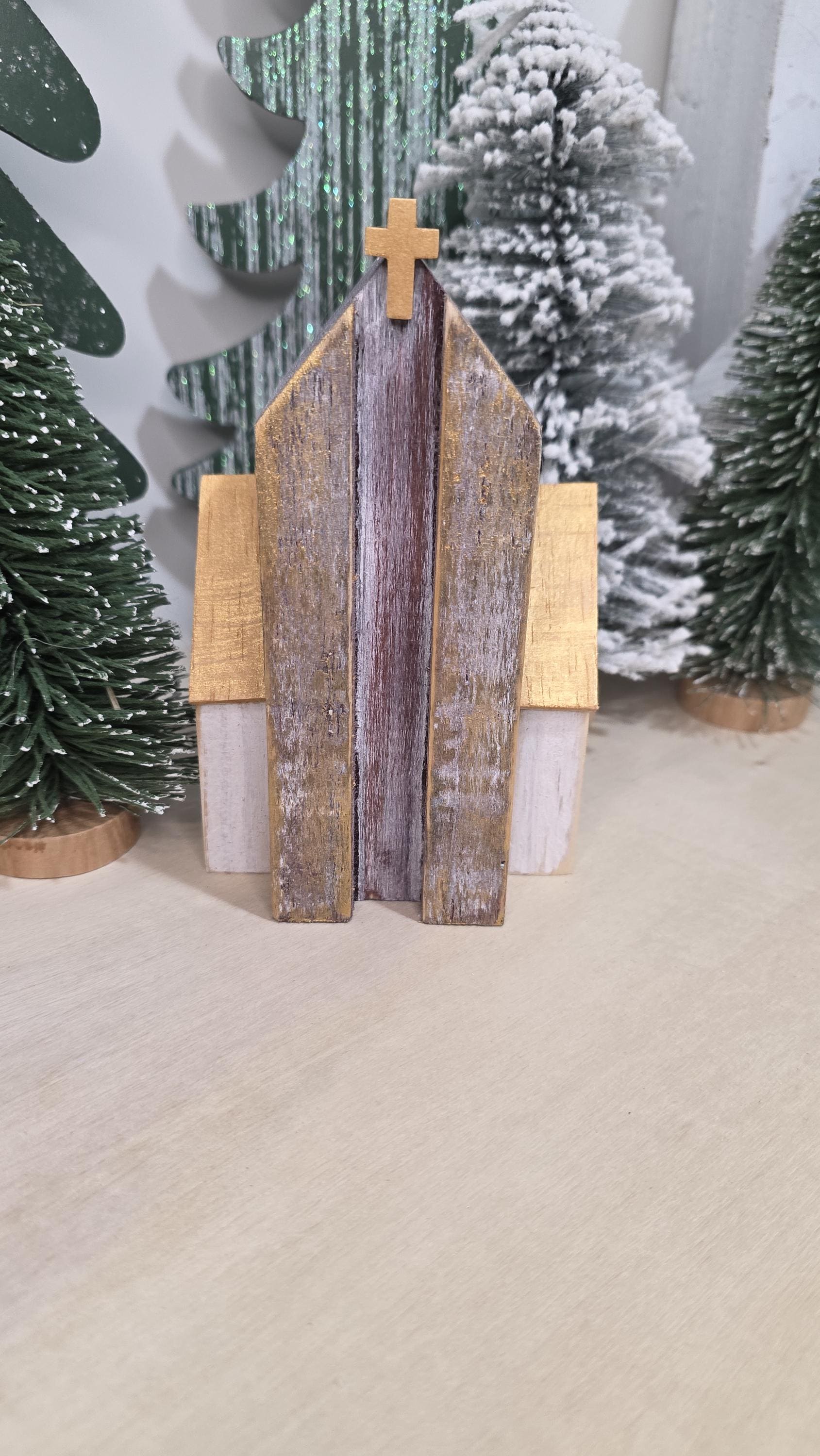 Christmas Church Church with hooks Ref. 010