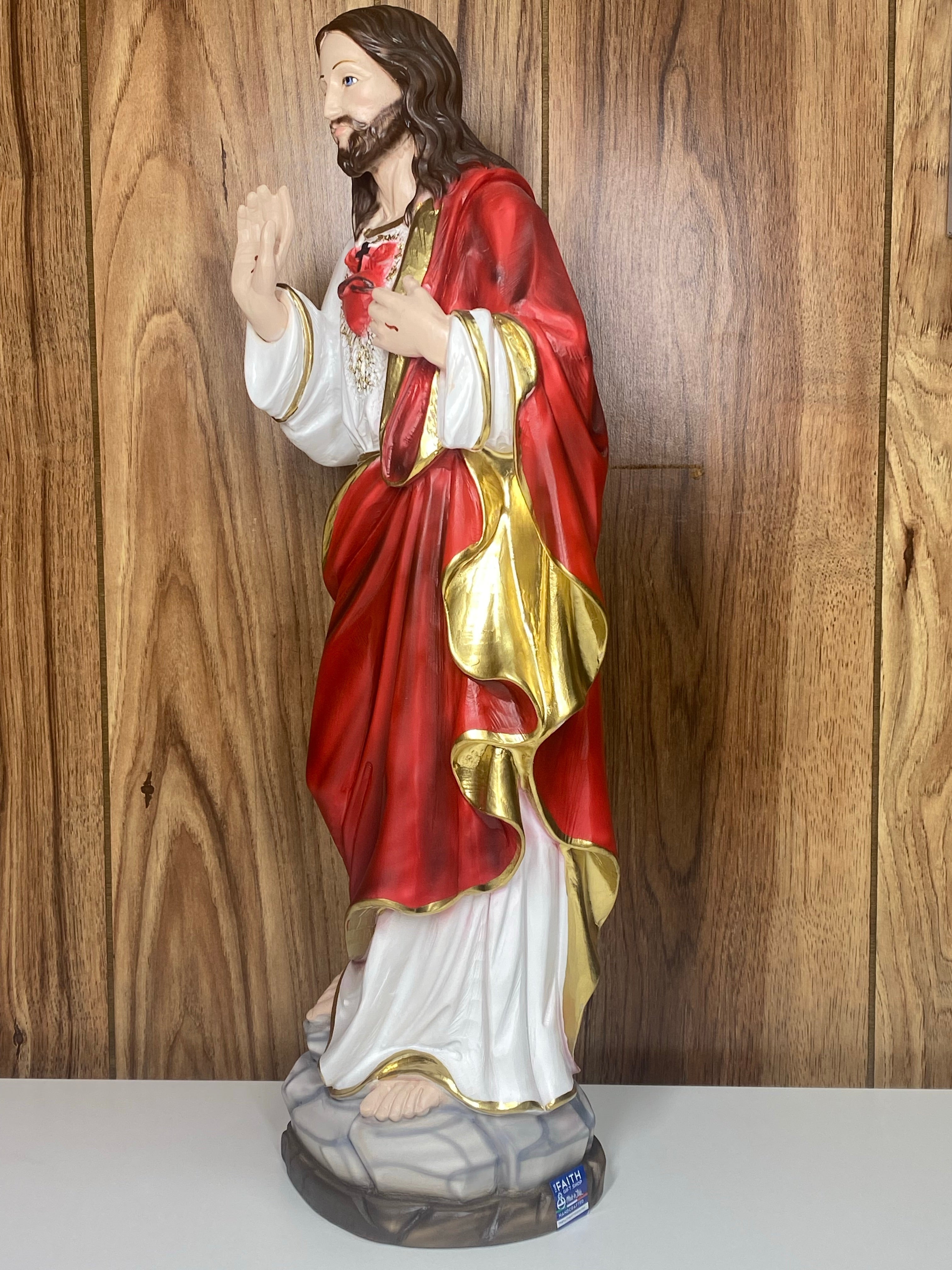 Estatua del Sagrado Corazón de Jesús Bendiciendo de The Faith Gift Shop - Pintada a mano en Italia - Nuestra colección de Toscana - Sagrado Corazón de Jesús Bendiciendo