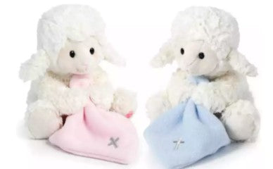 Cordero de peluche con manta